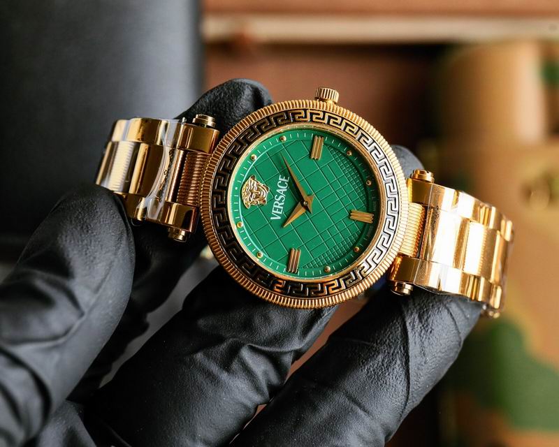 Versace woman watch 093011